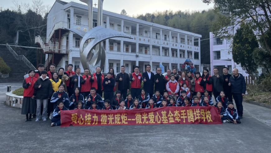 美股基金单周吸金197亿,2025年澳门管家婆资料传真,决策资料解释落实_静态版V15.90