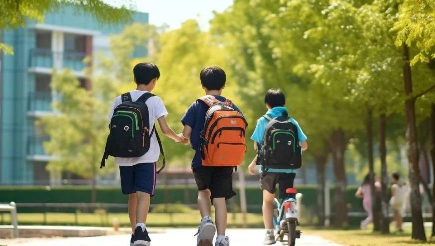 2025年澳门302期开奖号码,银行回应老人存钱后账户数额少千元,广泛的解释落实支持计划_内测版V2.37