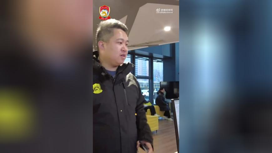 管家婆期期精准资料的注意事项,成都一保安持械暴打他人 警方介入,展开解析落实_终极版V13.78